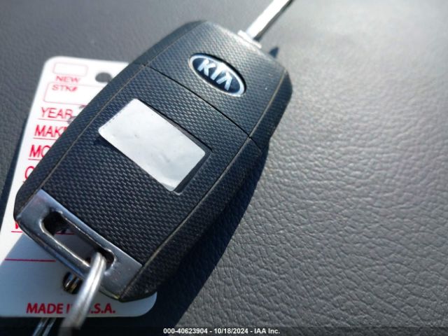KNDMB5C16F6048475 KIA SEDONA LX