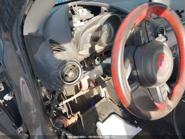 3MYDLBYV4KY526887 Toyota YARIS LE