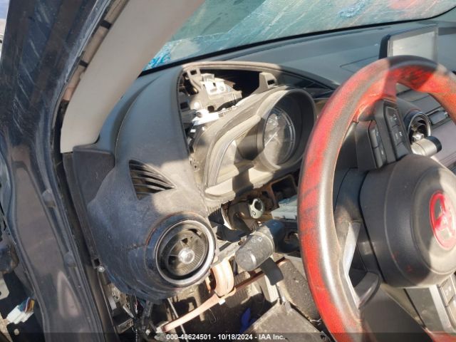 3MYDLBYV4KY526887 Toyota YARIS LE