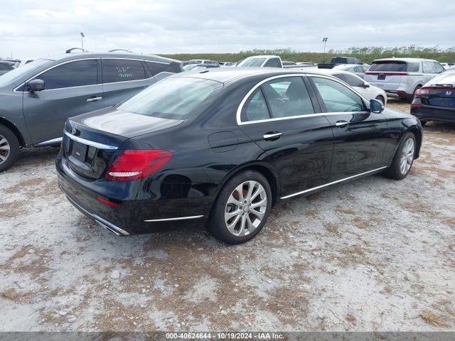 WDDZF4JB0HA068811 Mercedes-Benz E 300