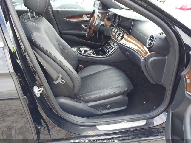 WDDZF4JB0HA068811 Mercedes-Benz E 300