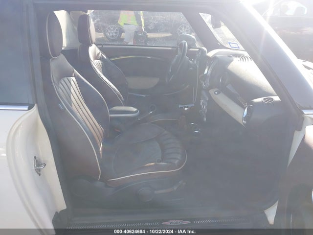 2009 MINI JOHN COOPER WORKS CLUBMAN WMWMM935X9TF99227 Photo 4