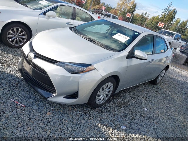 Toyota COROLLA LE 2018 5YFBURHE7JP755929 Image 2