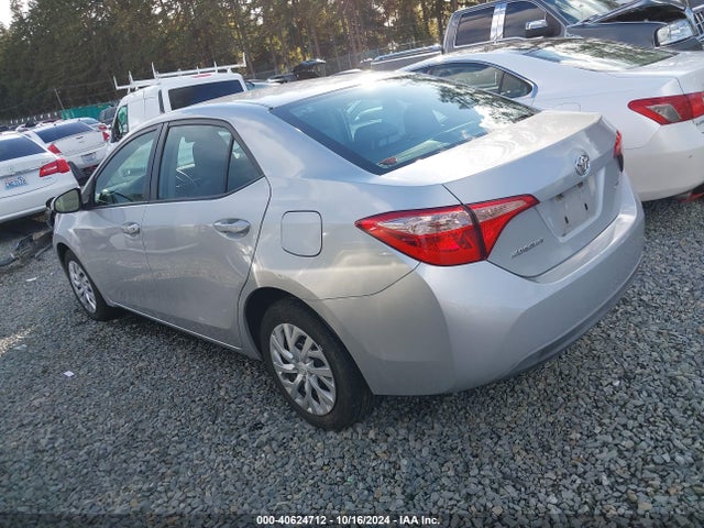 Toyota COROLLA LE 2018 5YFBURHE7JP755929 Image 3