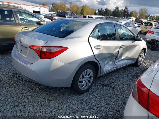 Toyota COROLLA LE 2018 5YFBURHE7JP755929 Image 4