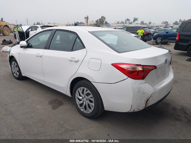 Toyota COROLLA LE 2019 5YFBURHE9KP933079 Image 3