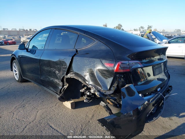 2021 TESLA MODEL Y 5YJYGDEE4MF299459 Photo 2