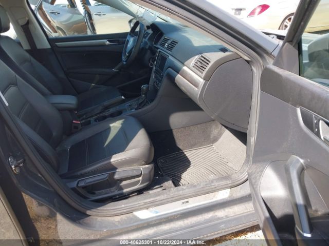 1VWAA7A39JC007822 Volkswagen Passat 2.0t R-line/2.0t S