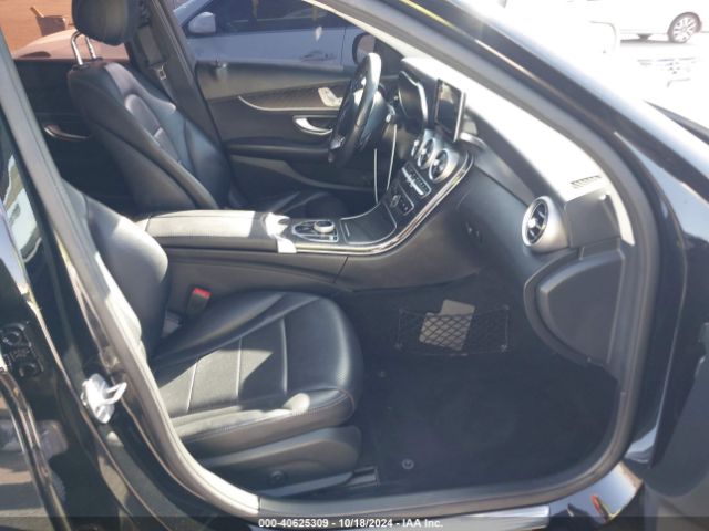 55SWF4JB6HU215054 Mercedes-Benz C 300 Luxury/sport