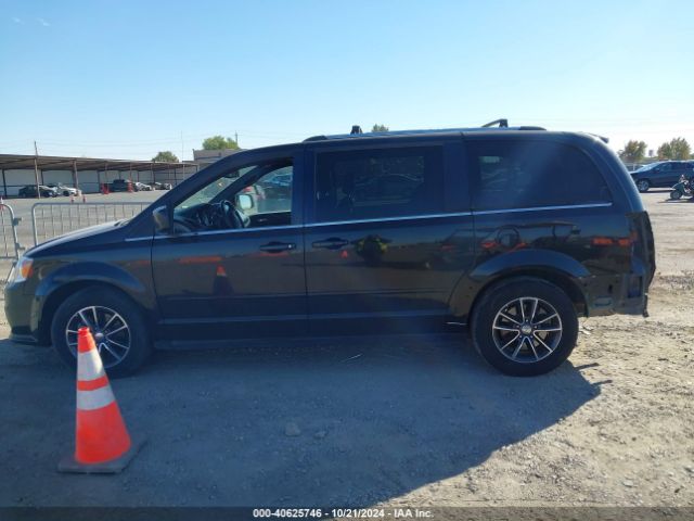 2C4RDGCG2HR813323 Dodge Grand Caravan Sxt