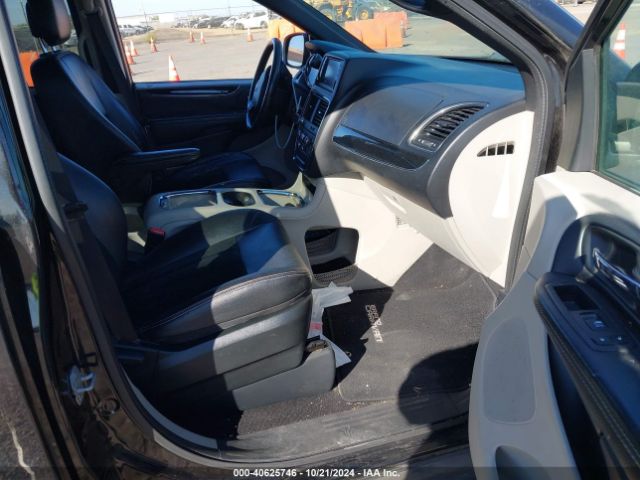2C4RDGCG2HR813323 Dodge Grand Caravan Sxt