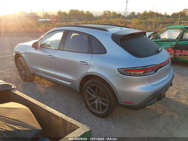 2023 PORSCHE MACAN WP1AA2A50PLB12747 Photo 2