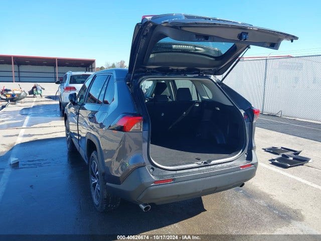 Toyota RAV4 LE 2022 2T3H1RFV0NW208230 Image 3