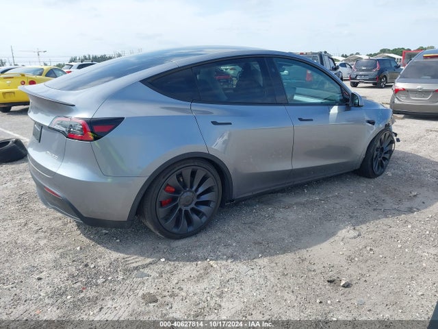 2024 TESLA MODEL Y 7SAYGDEF6RA293470 Photo 3