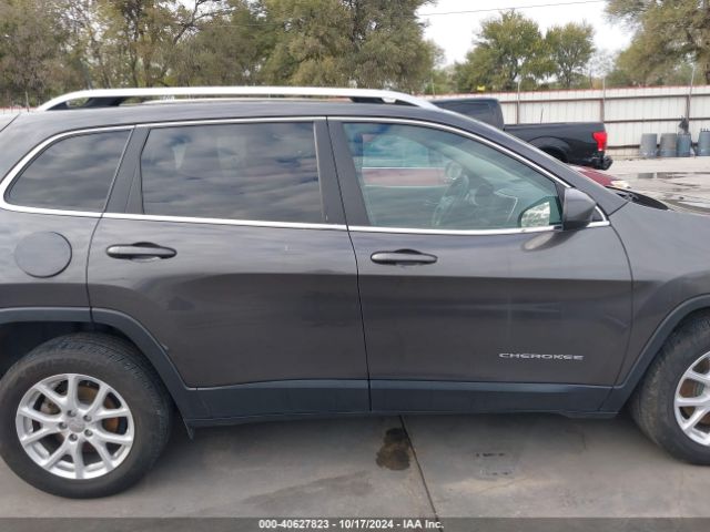1C4PJLCB6HW668100 Jeep Cherokee Latitude Fwd