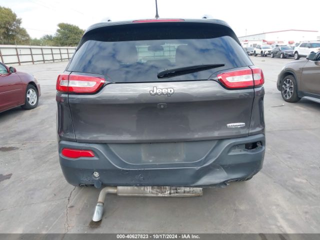 1C4PJLCB6HW668100 Jeep Cherokee Latitude Fwd