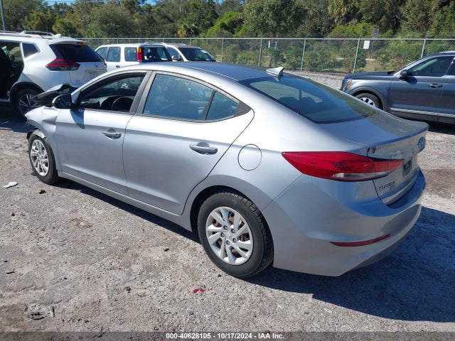 Hyundai ELANTRA SE 2017 5NPD74LFXHH135148 Image 3