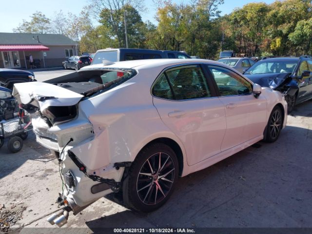 4T1G11BK9NU056000 Toyota Camry Se Awd