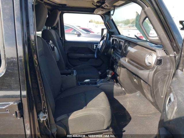 1C4HJXEG5JW139148 Jeep Wrangler Unlimited Sahara 4x4