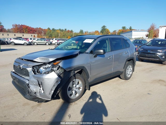 Toyota RAV4 LE 2020 JTMF1RFV7LD526797 Image 2