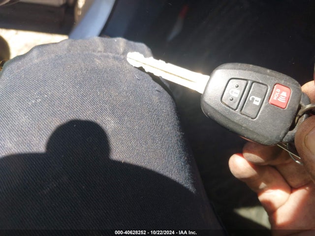 Toyota RAV4 LE 2014 JTMZFREV9EJ021395 Image 11