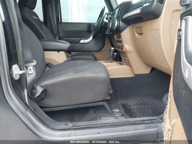 1C4BJWEG4EL317865 Jeep Wrangler Unlimited Sahara