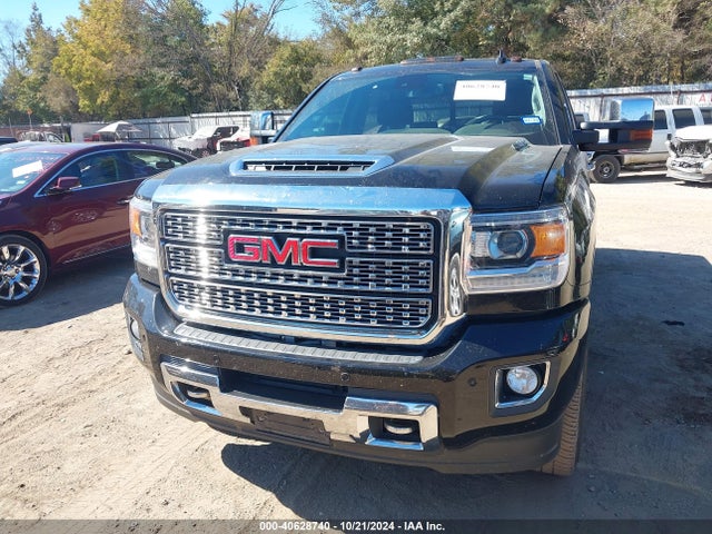 1GT12SEY1KF241851 GMC Sierra 2500hd Denali