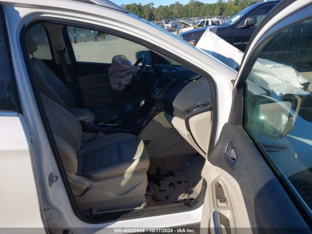 1FMCU0JX4EUE37637 Ford Escape Titanium