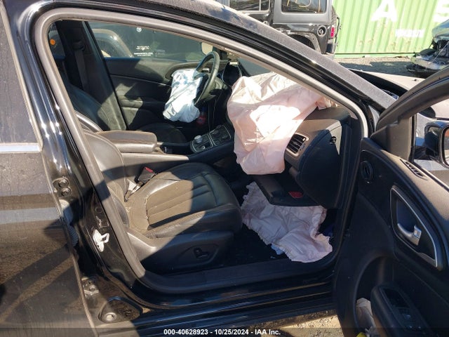 Chrysler 200 C 2015 1C3CCCCB1FN723570 Image 5