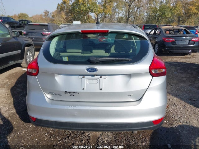 Ford FOCUS SE 2018 1FADP3K28JL315406 Image 17