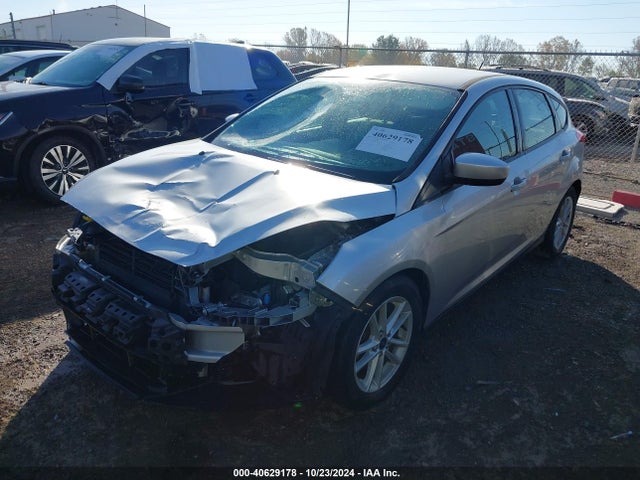 Ford FOCUS SE 2018 1FADP3K28JL315406 Image 2