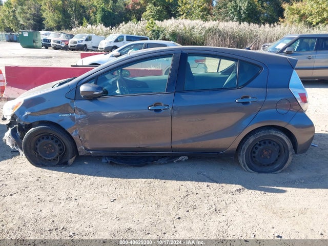 Toyota Prius C Two 2014 JTDKDTB30E1567638 Image 15