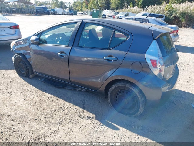 Toyota Prius C Two 2014 JTDKDTB30E1567638 Image 3