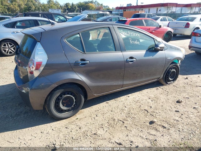 Toyota Prius C Two 2014 JTDKDTB30E1567638 Image 4