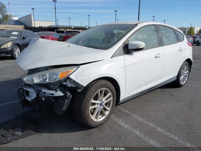Ford FOCUS SE 2015 1FADP3K28FL249429 Image 2