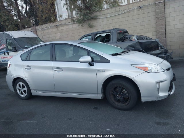 Toyota Prius Two 2014 JTDKN3DU7E0370555 Image 13