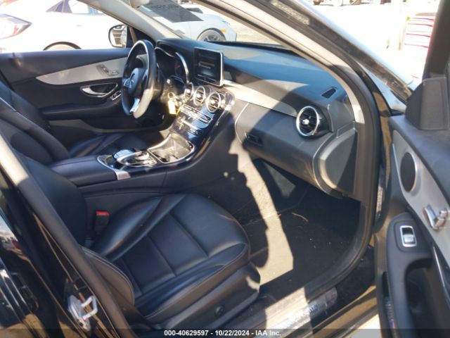 55SWF4JB3FU045698 Mercedes-Benz C 300 Luxury/sport