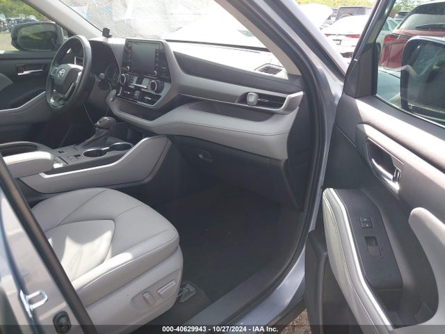 5TDGZRAH2NS123008 Toyota Highlander Xle
