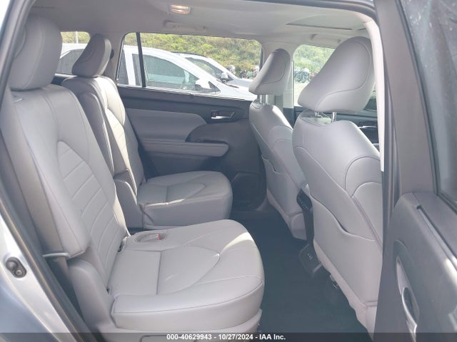5TDGZRAH2NS123008 Toyota Highlander Xle