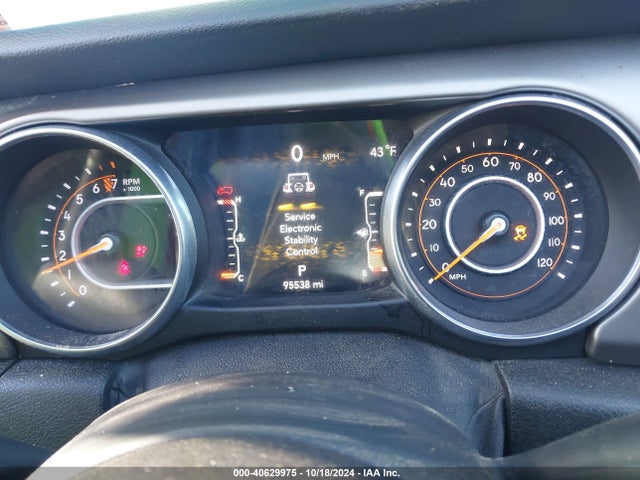 1C4HJXDG3JW290197 Jeep Wrangler Unlimited Sport S 4x4