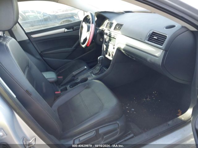 1VWAT7A30FC096990 Volkswagen Passat 1.8t Wolfsburg Edition