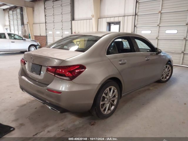 WDD3G4EB0LW038927 Mercedes-Benz A 220