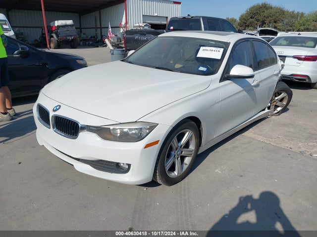 BMW 320i 2015 WBA3B1C50FK141584 Image 2