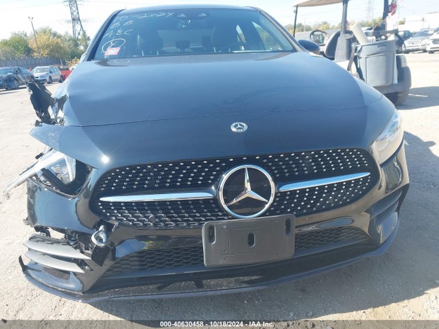 W1K3G4FB3NJ374389 Mercedes-Benz A 220 4matic