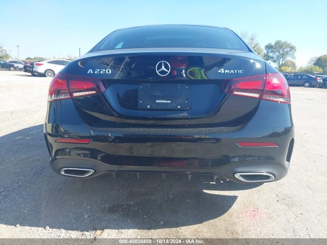 W1K3G4FB3NJ374389 Mercedes-Benz A 220 4matic