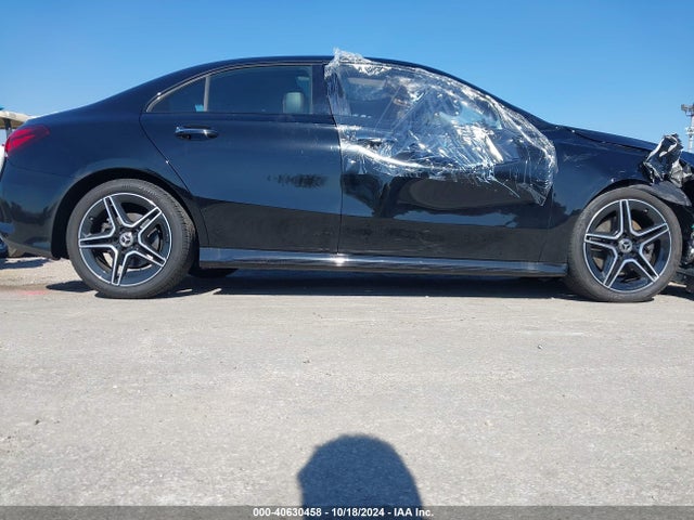 W1K3G4FB3NJ374389 Mercedes-Benz A 220 4matic