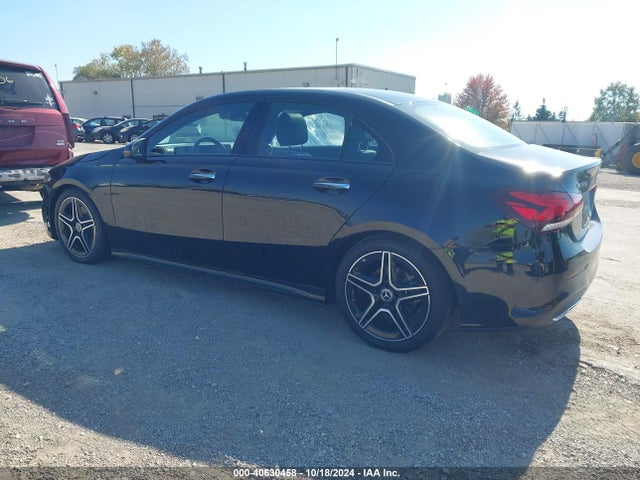 W1K3G4FB3NJ374389 Mercedes-Benz A 220 4matic