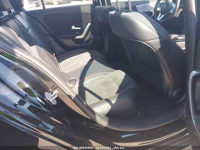 W1K3G4FB3NJ374389 Mercedes-Benz A 220 4matic