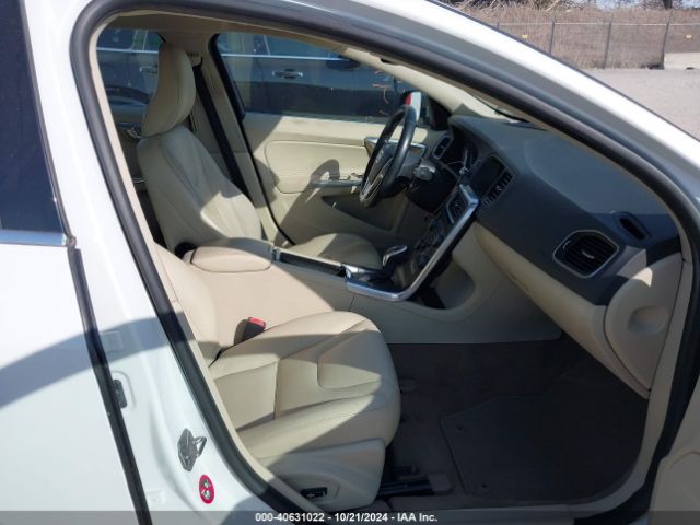 YV1612SB0F1201587 Volvo V60 T5 Premier