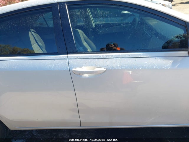 Toyota COROLLA LE 2017 5YFBURHE6HP732121 Image 13